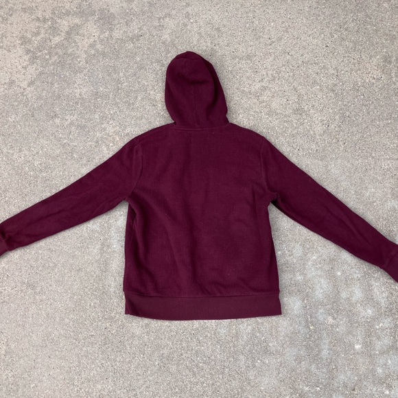 Adults hoodie with fleece lining and maroon ribbed fabric on outside. Super warm - Picture 7 of 7